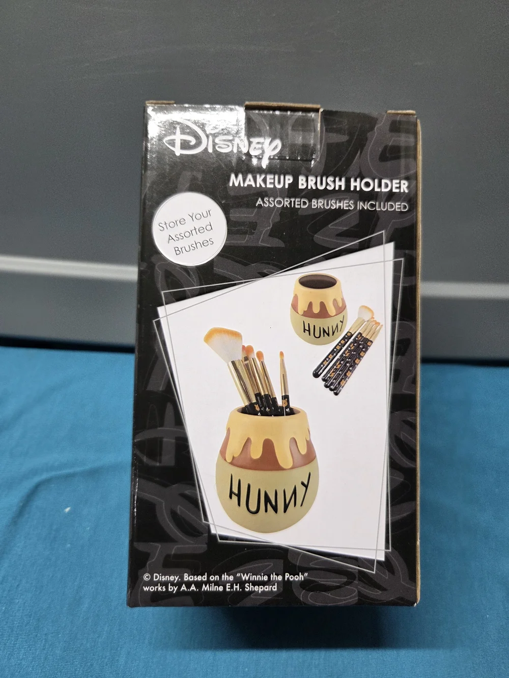Disney Winnie The Pooh Hunny Pot Makeup Brush Set & Holder